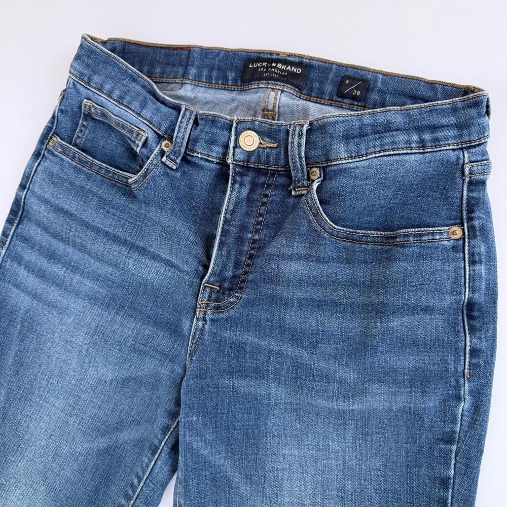 Woman’s Lucky Brand 🍀 Denim Jeans Mid Rise Crop Ava Size 6/28 - Picture 2 of 11